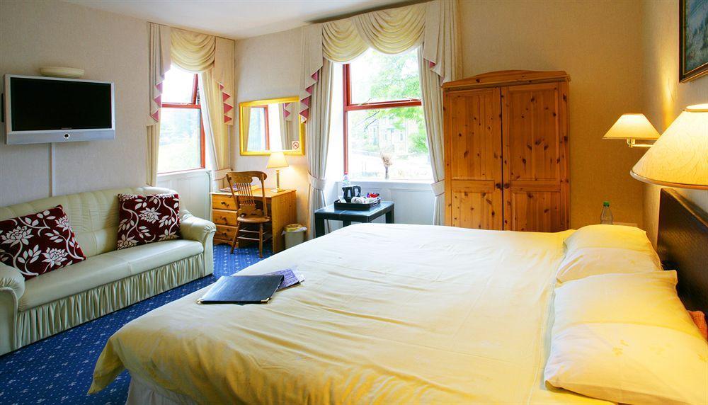 Riverside Hotel