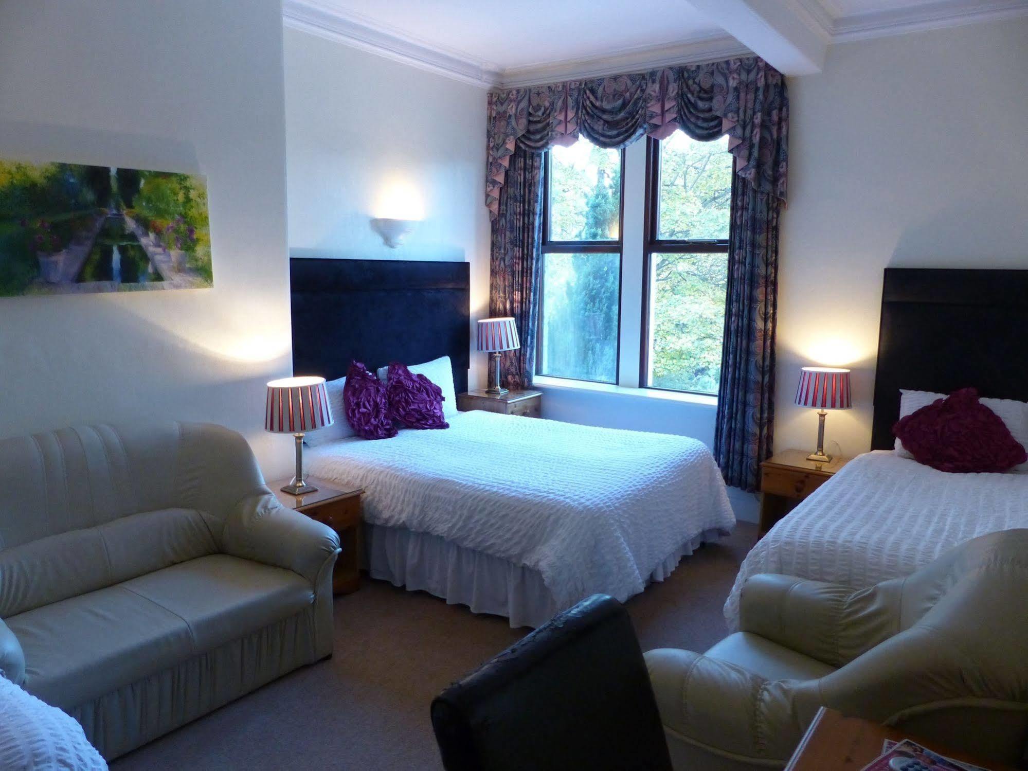 Riverside Hotel